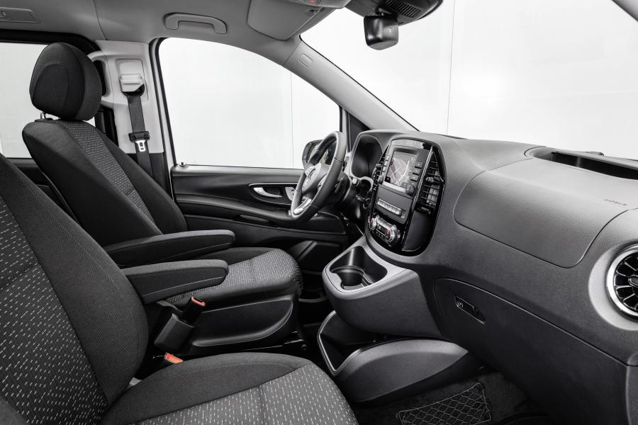 Интерьер Mercedes-Benz eVito Tourer (W447) 2020 года  (WW) (фото 11 из 22)